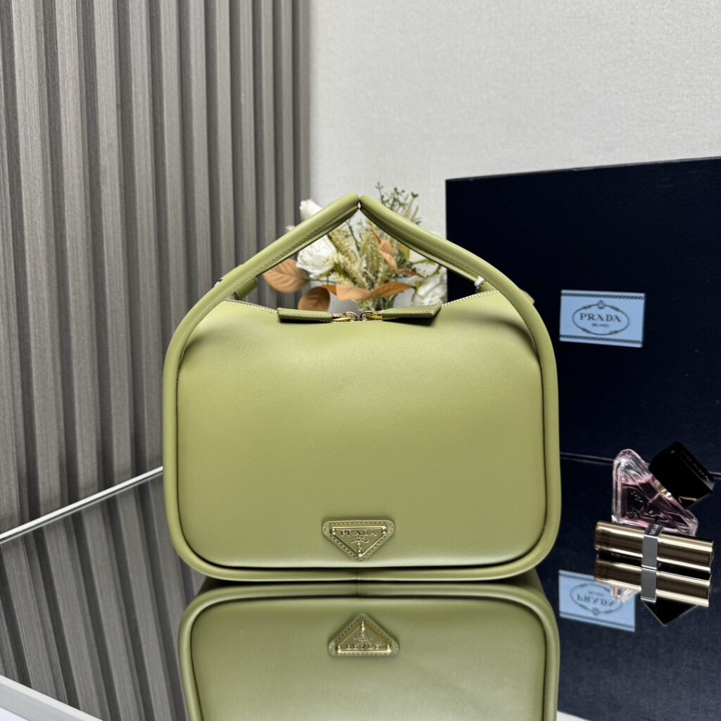プラダ「Prada」 2025 ボウリングバッグ