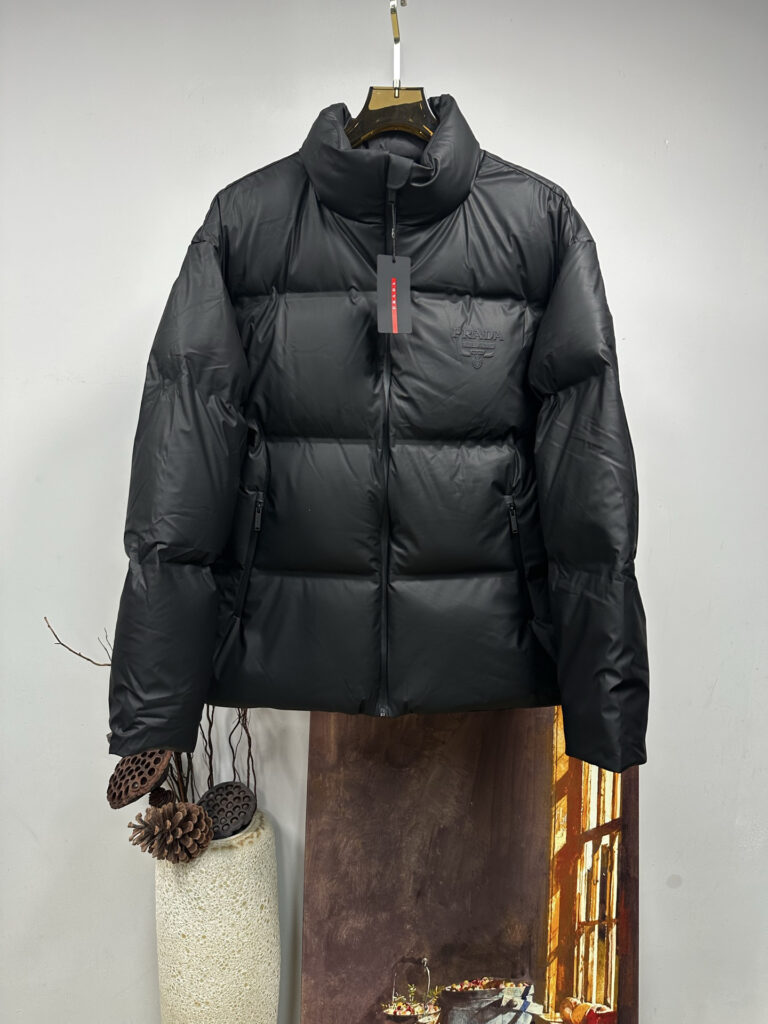 プラダ「Prada」秋冬ファッションスタンドカラーダウンジャケット