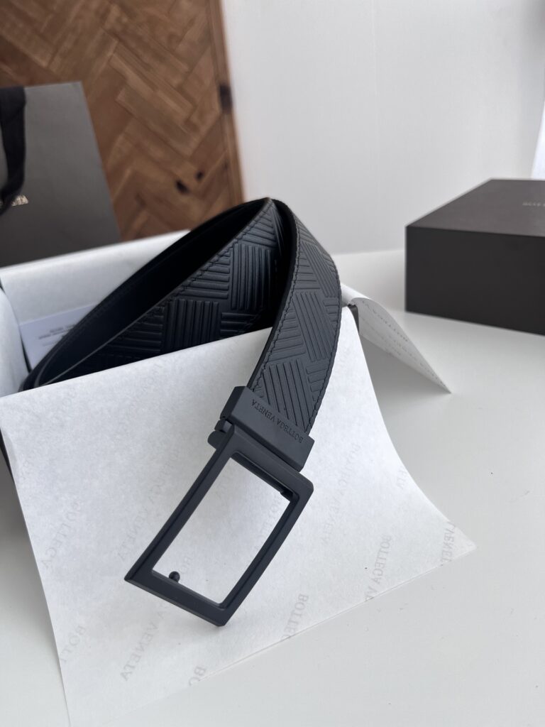 【ブランド品入庫】Bottega Veneta 上質素材ラグジュアリーベルト「全長約 100cm」