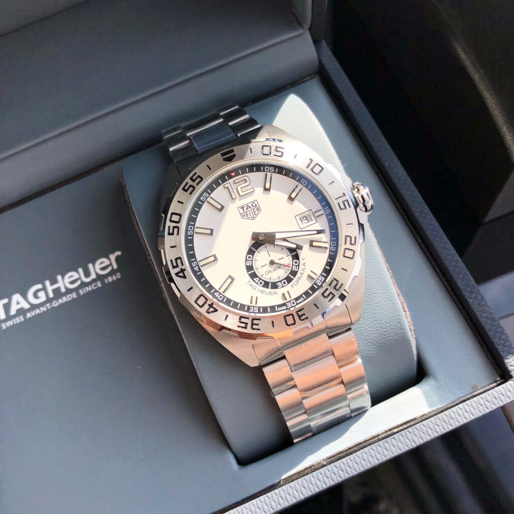 タグ・ホイヤー「TAG Heuer」カレラ ヒューアークロノグラフ スチールブレスレット 腕時計43mm