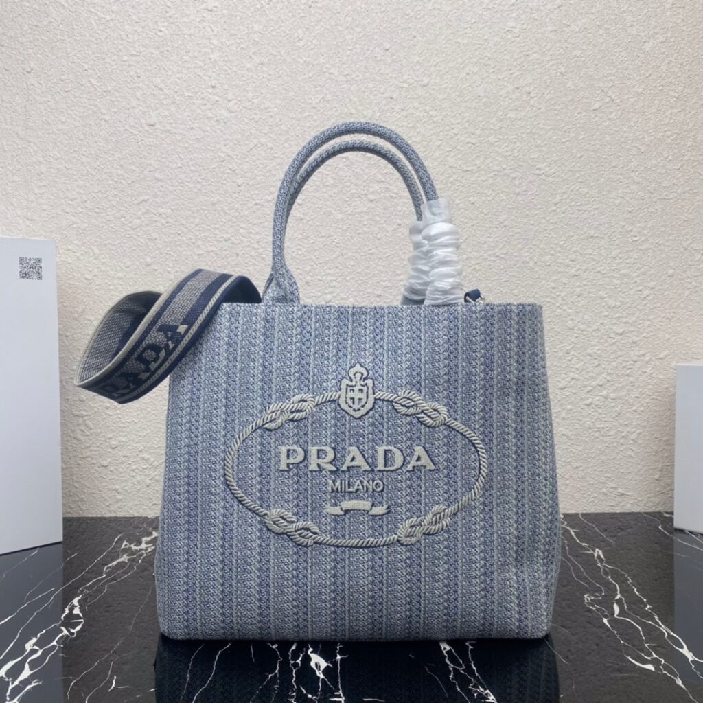 プラダ「Prada」刺繍トートバッグ ラージトート