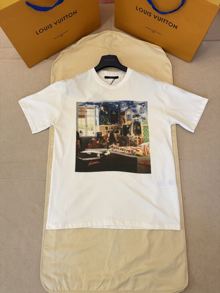 ルイ・ヴィトン「Louis Vuitton」ティーン・ベッドルーム グラフィック Tシャツ