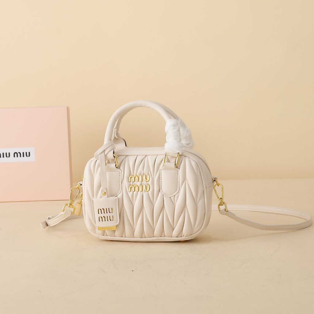 ミュウミュウ アルカディ マテラッセレザー スモールバッグ「Arcadie Bag」