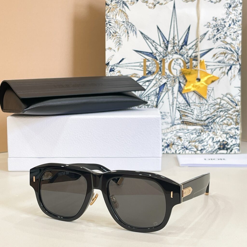 【注目新入荷】Dior フランス仕立てサングラス「ドライブ最適」
