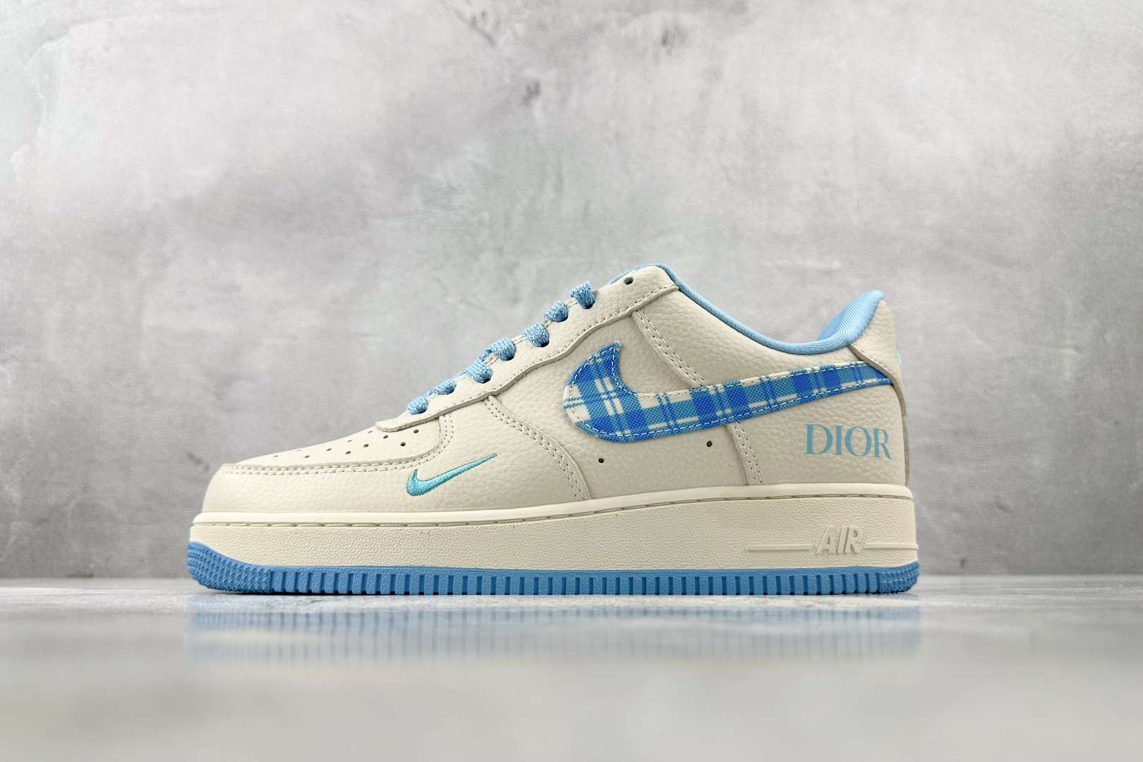 「コラボモデル」Nike x Dior Air Force 1 '07 LV8 ローティーン スニーカー