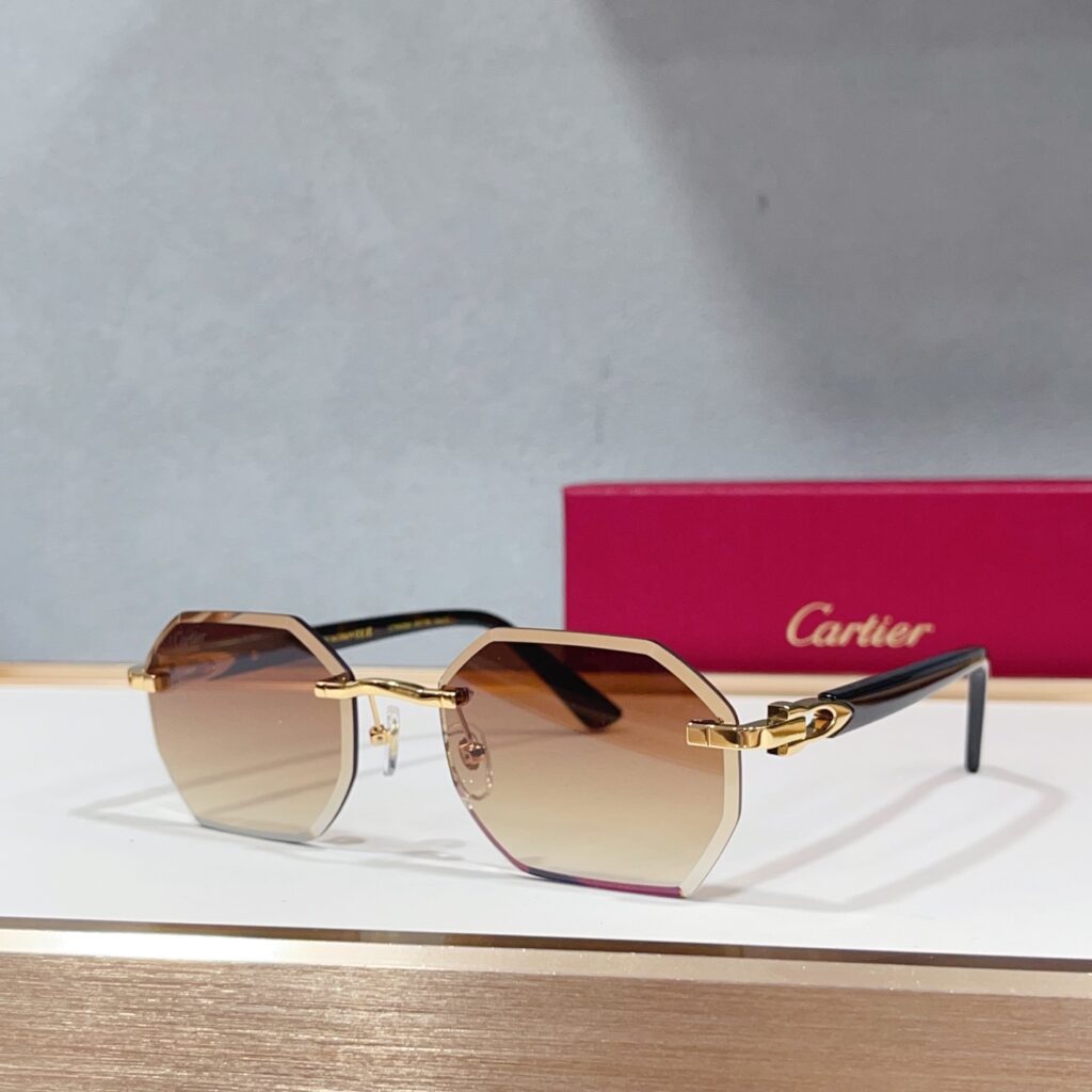 【高級品入庫】Cartier クラシカル貴族風サングラス「上質フレーム」