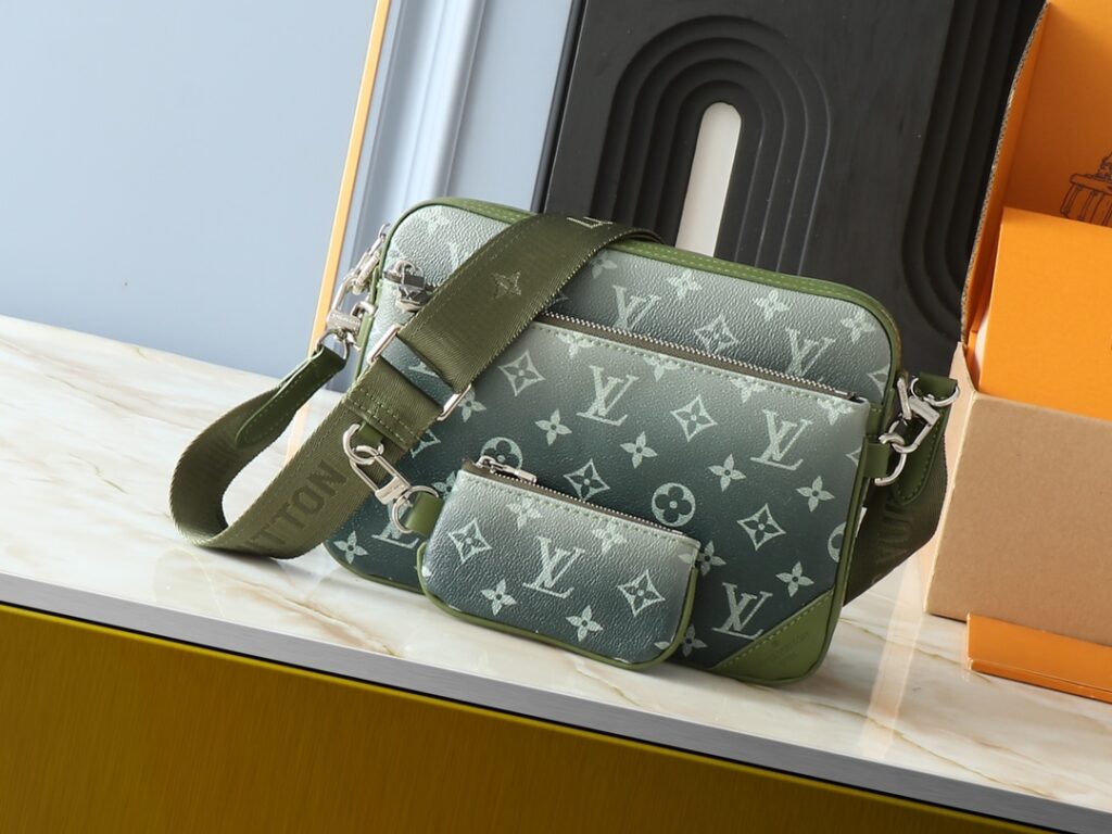ルイ・ヴィトン「Louis Vuitton」新作 Trio メッセンジャーバッグ