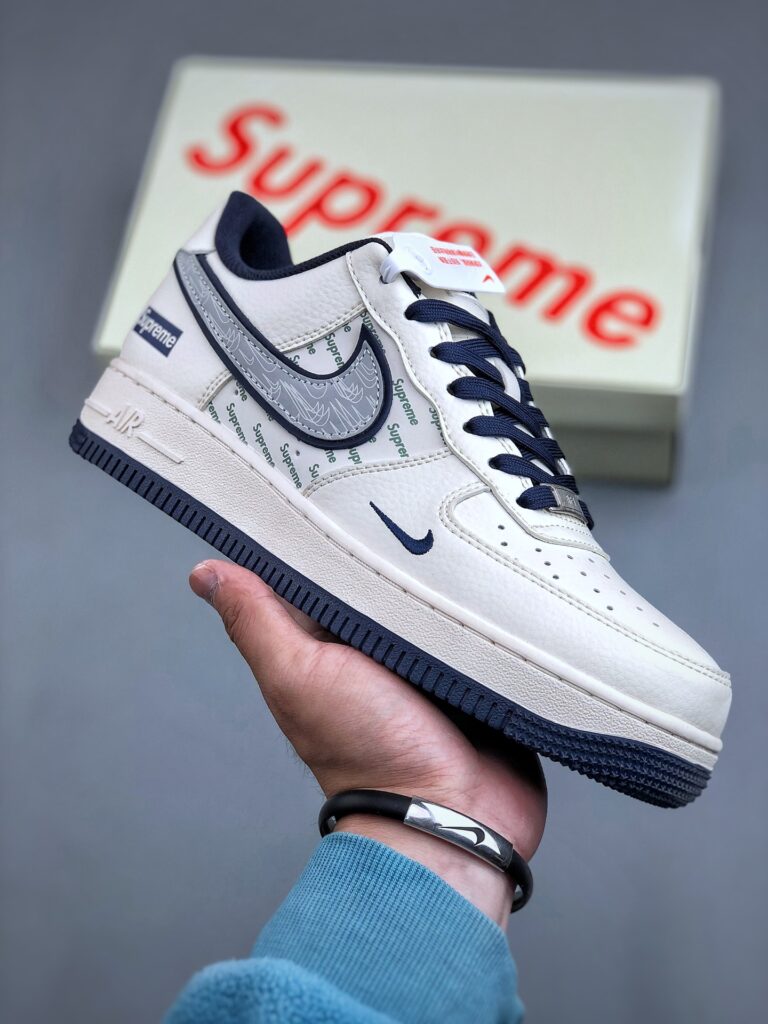 ナイキ エア フォース 1 トレンドスニーカー「Supreme 限定コラボモデル」