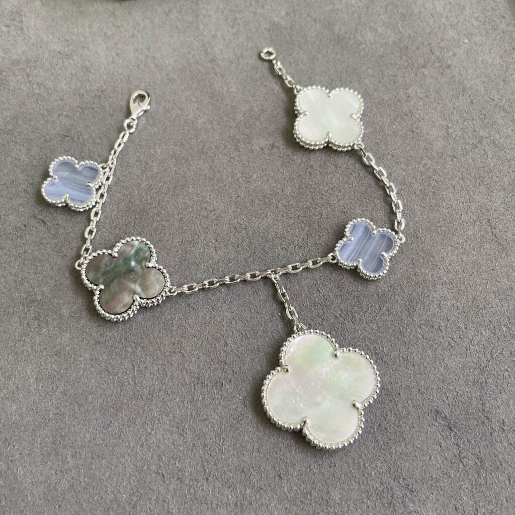 ヴァン クリーフ&アーペル「Van Cleef & Arpels」Sweet Alhambra™ アシンメトリー ファイブリーフ ブレスレット19cm