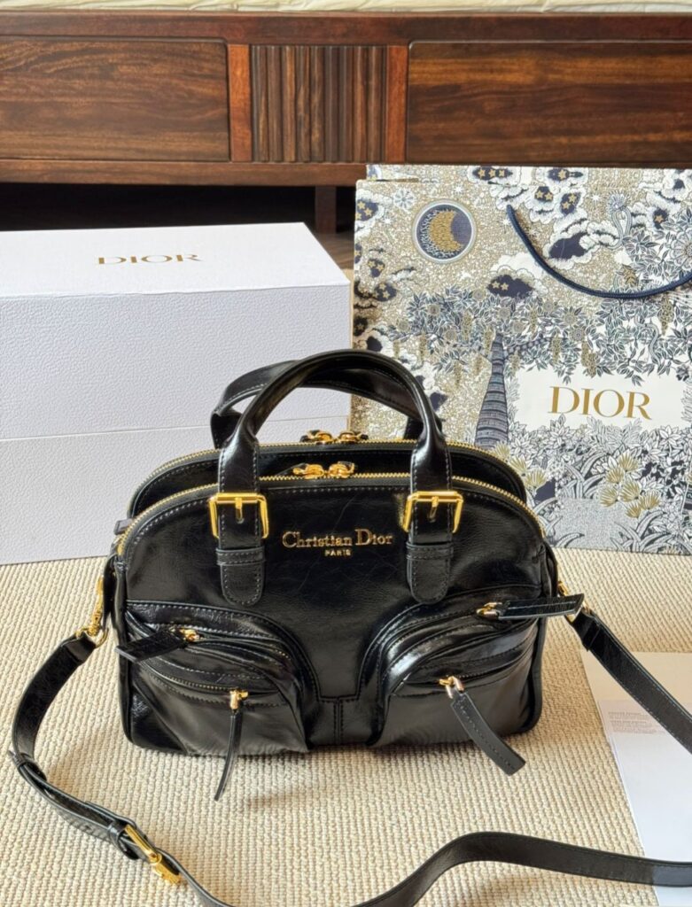 ディオール「Dior」Grand tour シリーズが登場し、瞬く間にファッション界を席巻しています