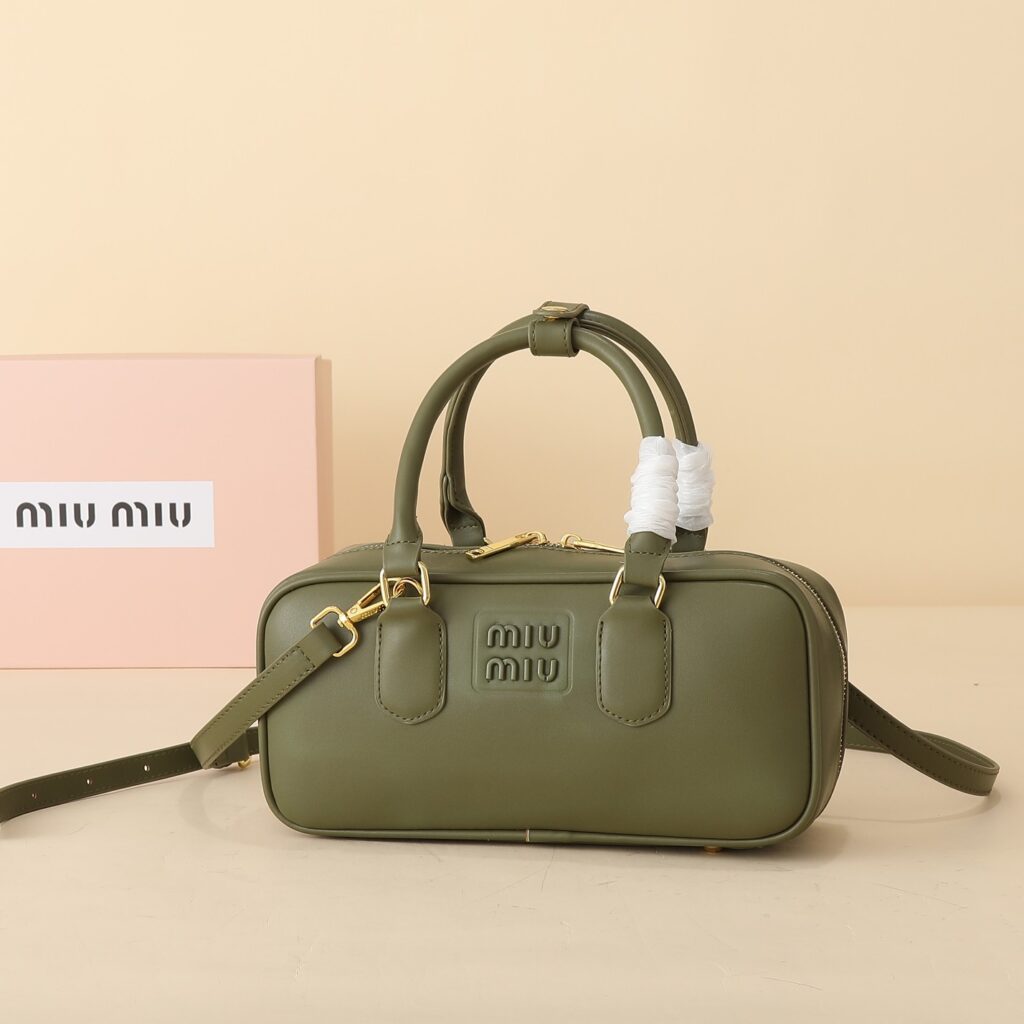 ミュウミュウ アルカディ レザー ラージバッグ「Arcadie Bag」