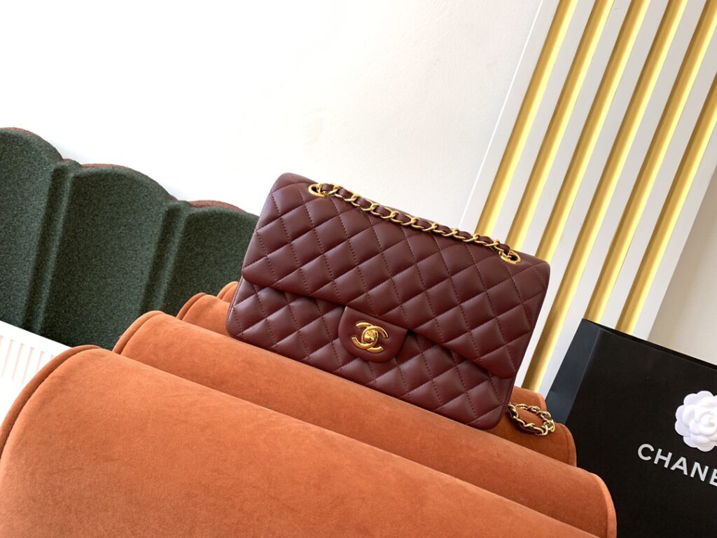 シャネル 11.12 クラシック ハンドバッグ「Flap Bag」