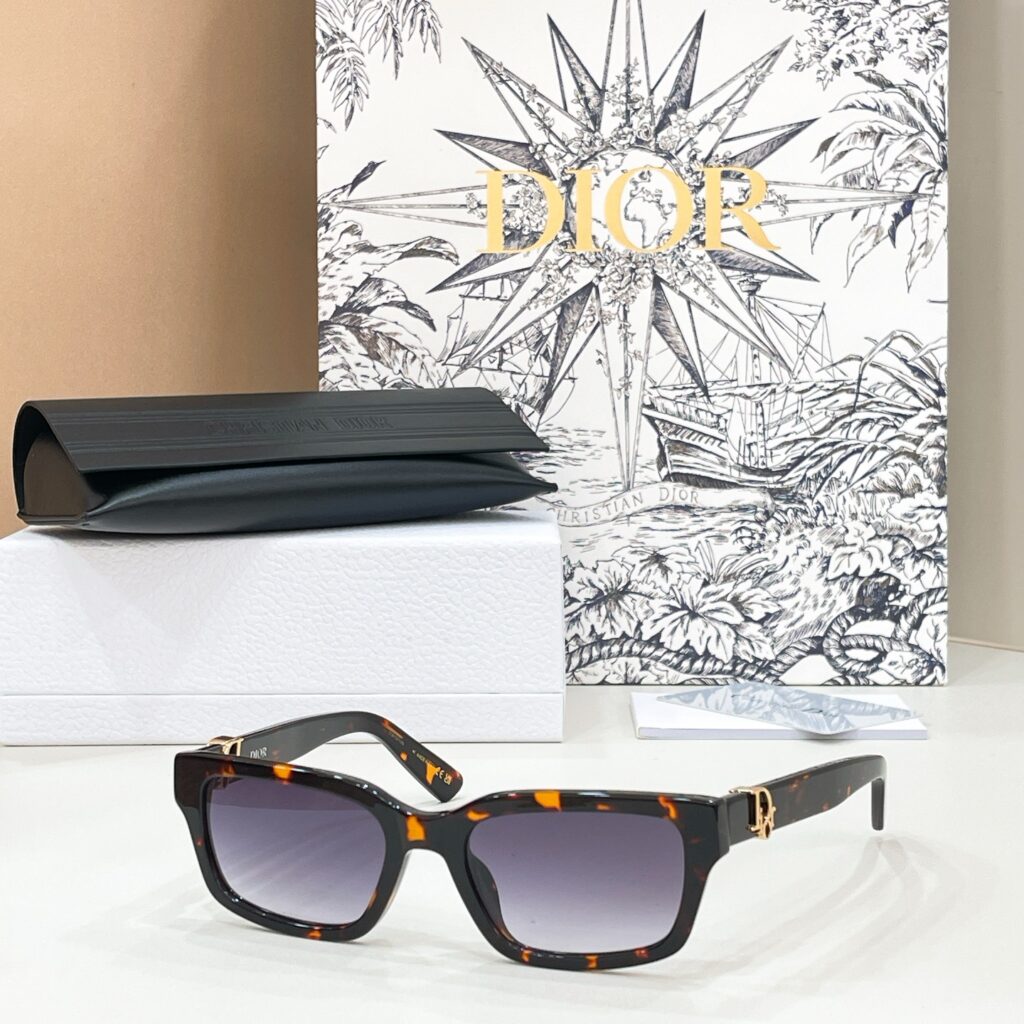 【注目新入荷】Dior フランス仕立てサングラス「ドライブ最適」