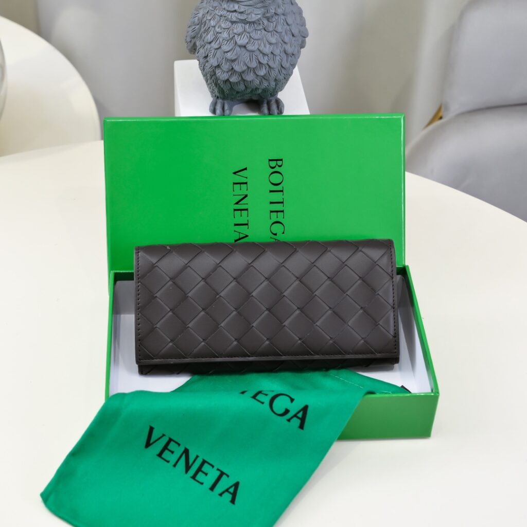 ボッテガ?ヴェネタ「Bottega Veneta」 カセット ロングウォレット