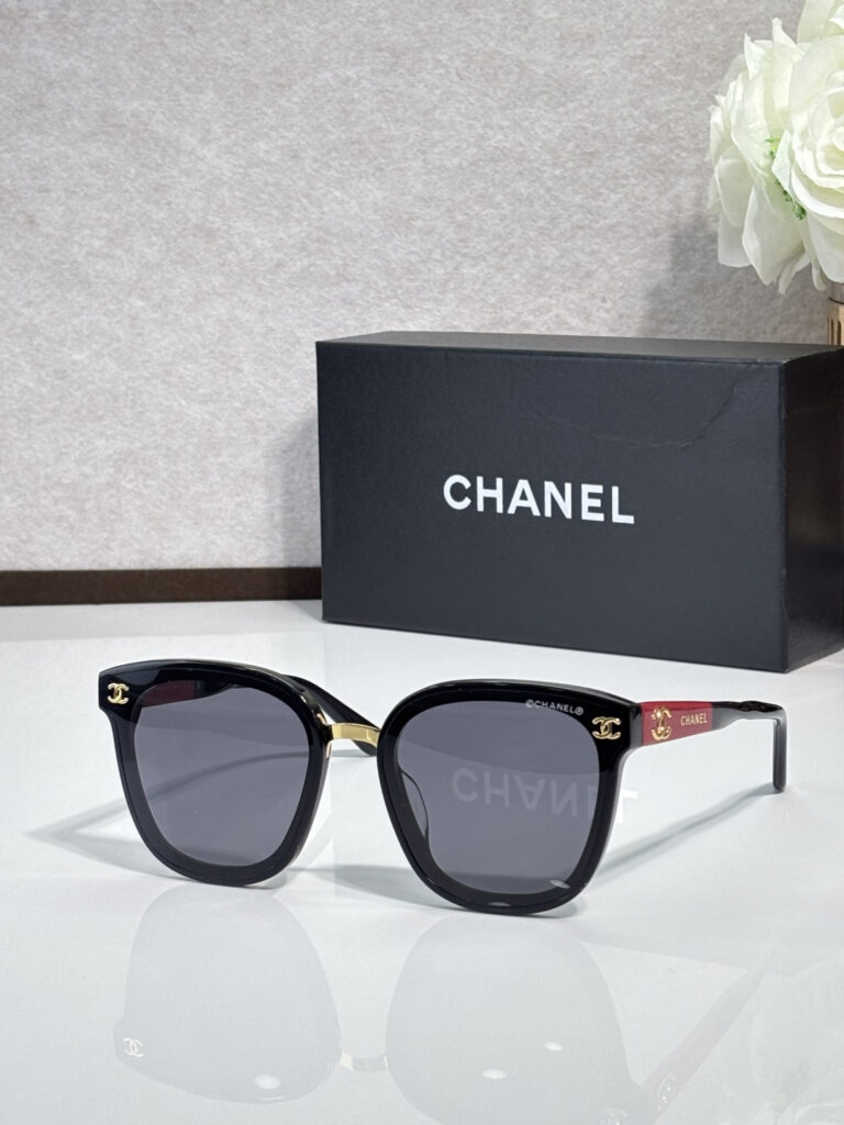 【新作到着】Chanel ハイセンスデザインサングラス「遮光レンズ搭載」