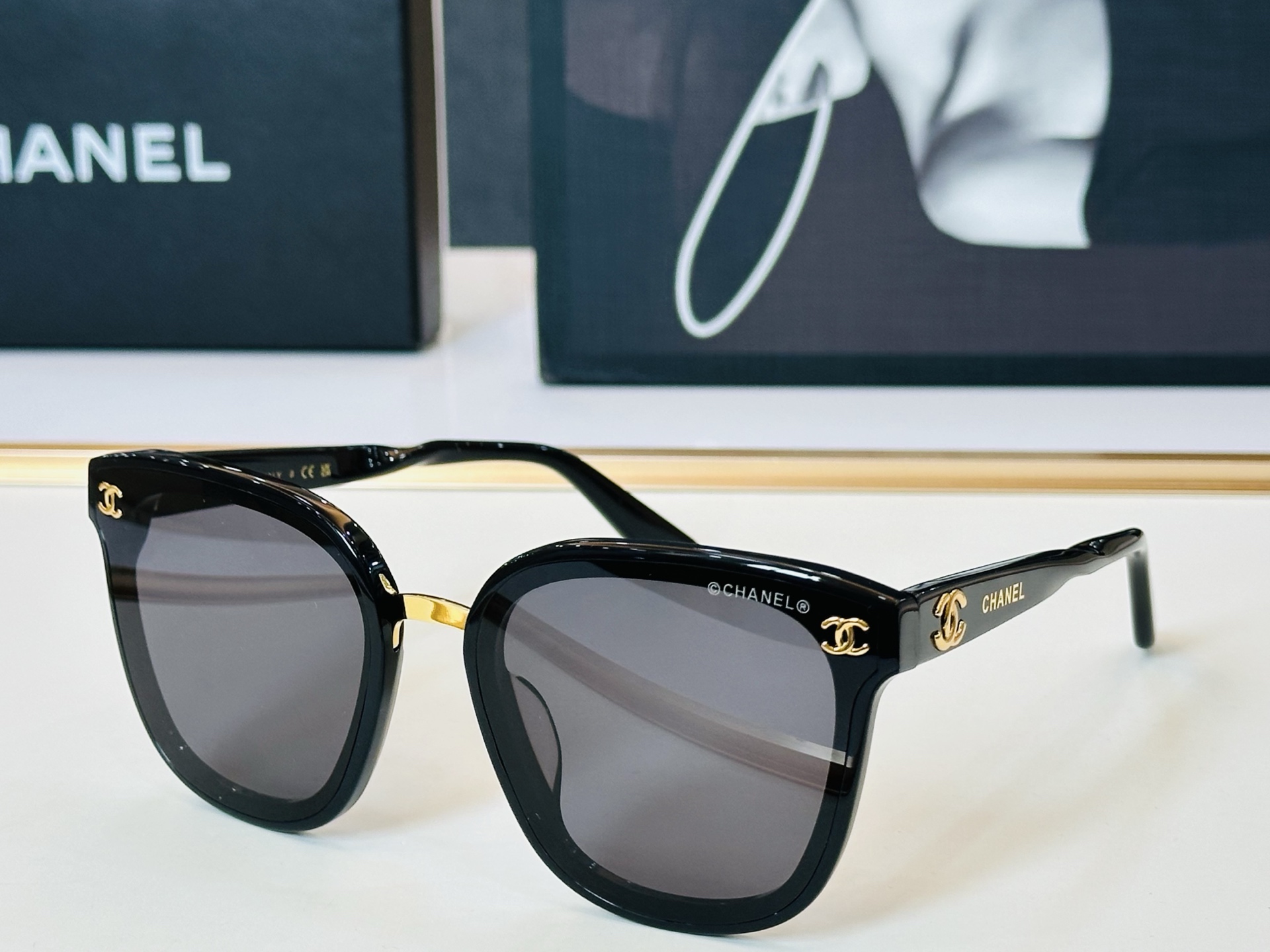 【新作到着】Chanel ハイセンスデザインサングラス「遮光レンズ搭載」