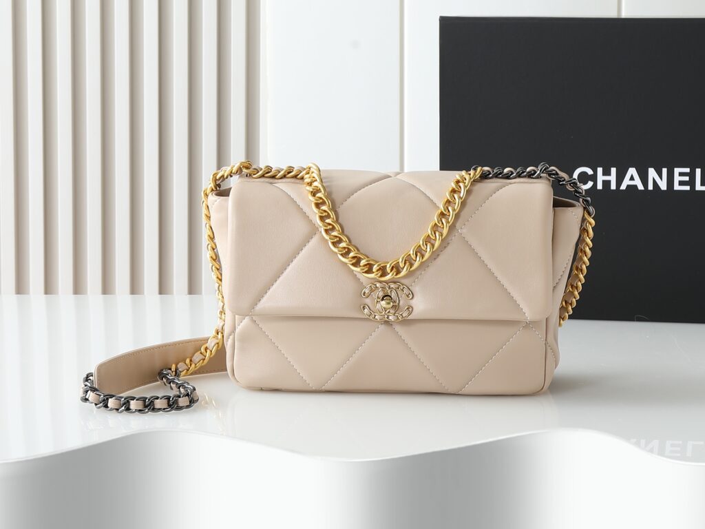 シャネル 19 ミニ ハンドバッグ「Flap Bag」