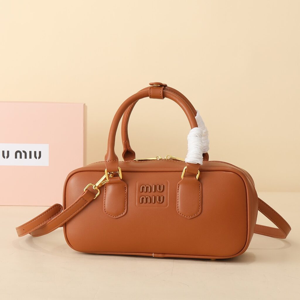 ミュウミュウ アルカディ レザー ラージバッグ「Arcadie Bag」