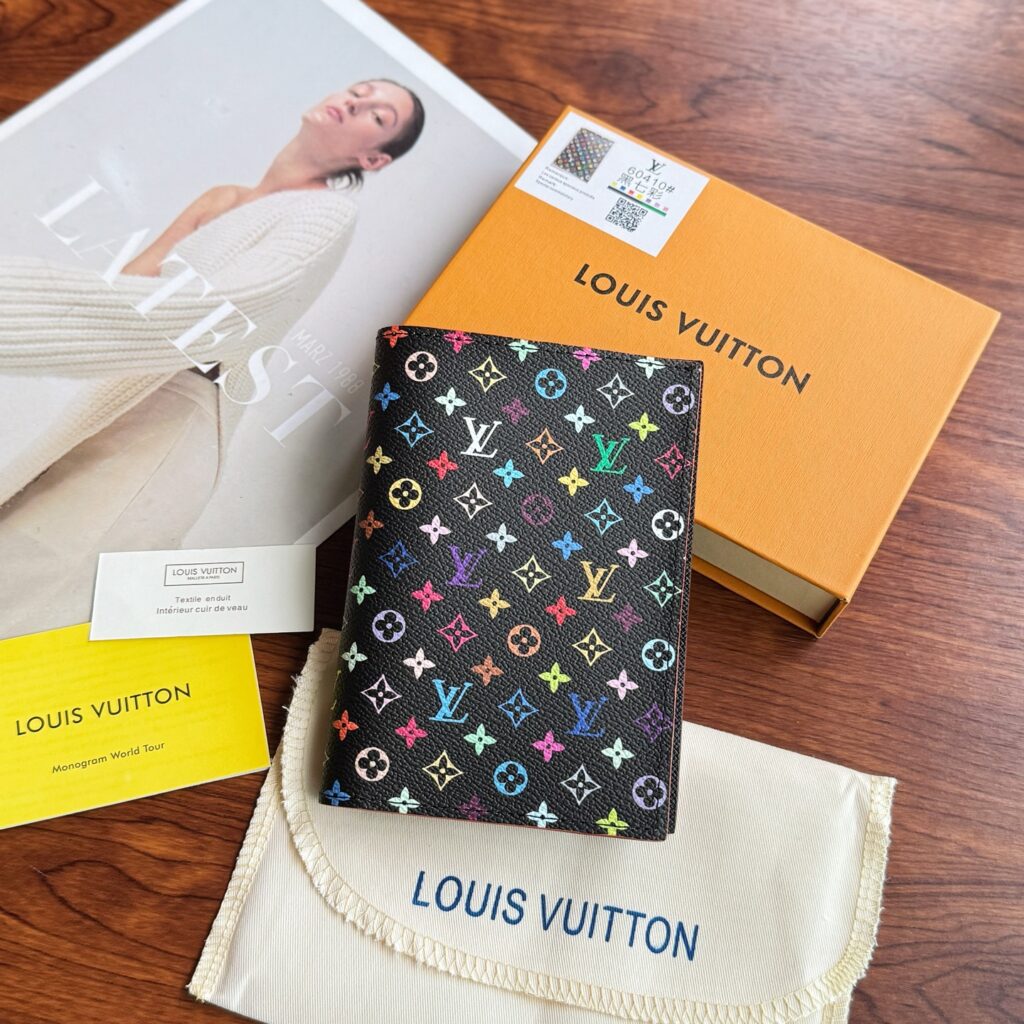 ルイ・ヴィトン「LV x TM」パスポートカバー クーヴェルテュール･パスポール