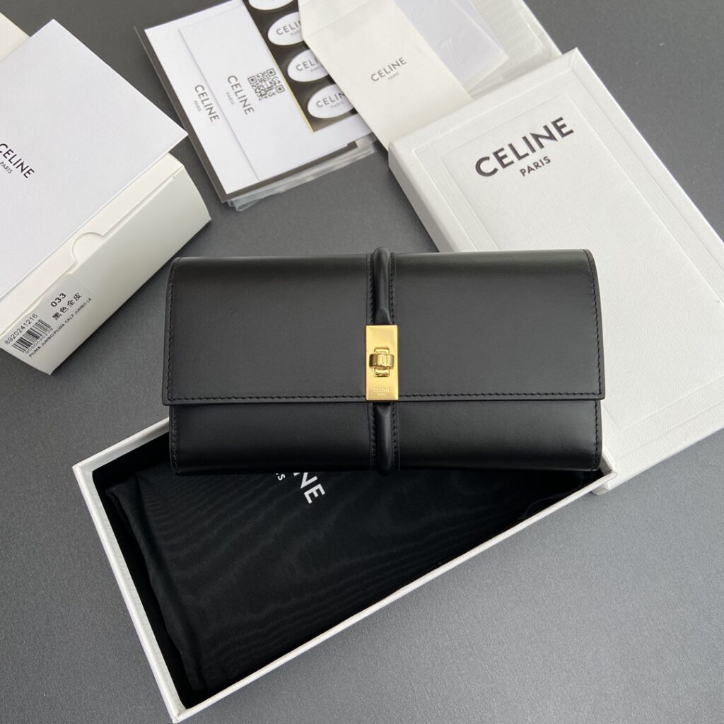 セリーヌ「Celine」トリオンフ16 光沢牛皮ウォレット