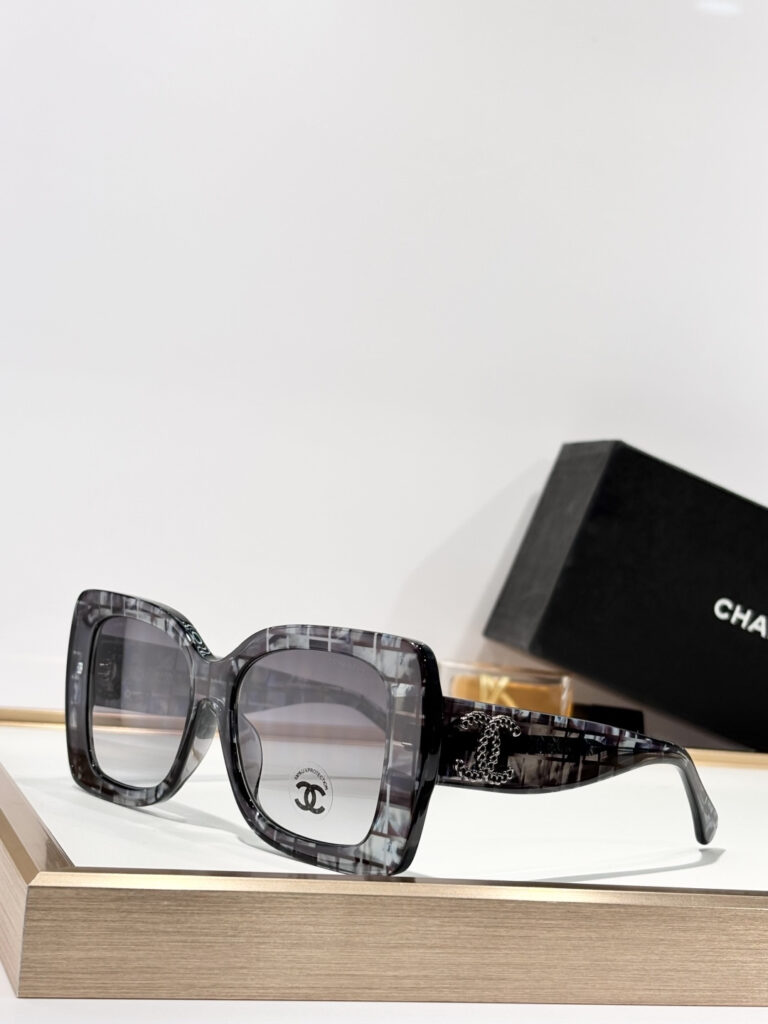 【新作到着】Chanel ハイセンスデザインサングラス「遮光レンズ搭載」