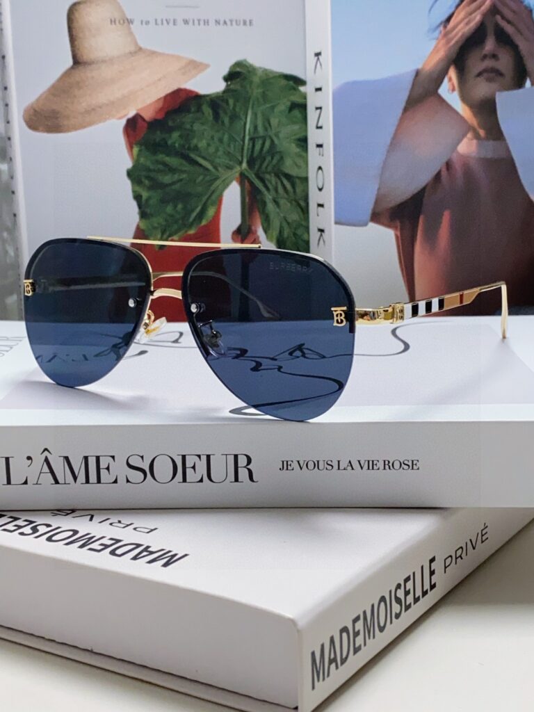 【店頭新登場】Burberry ブリティッシュデザインサングラス「アウトドア適合」