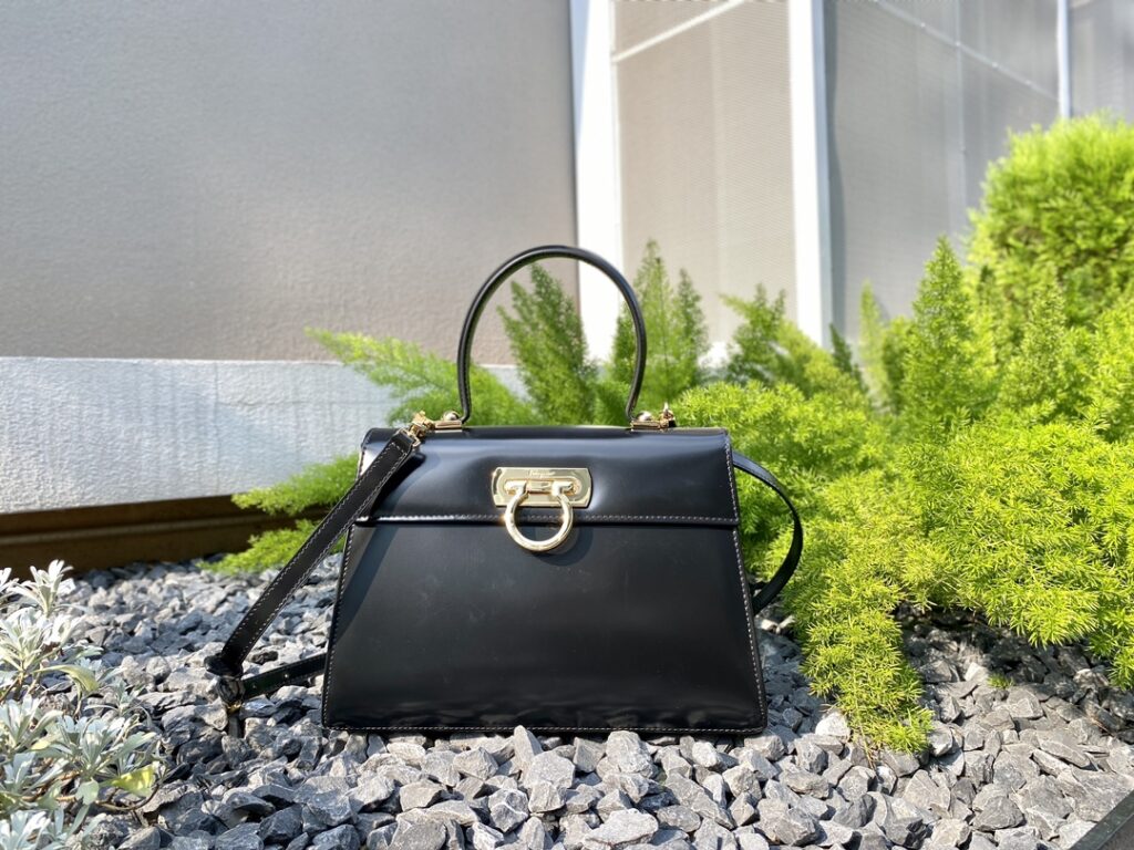 フェラガモ「Ferragamo」ミュージアムコレクション レトロラージトートバッグ