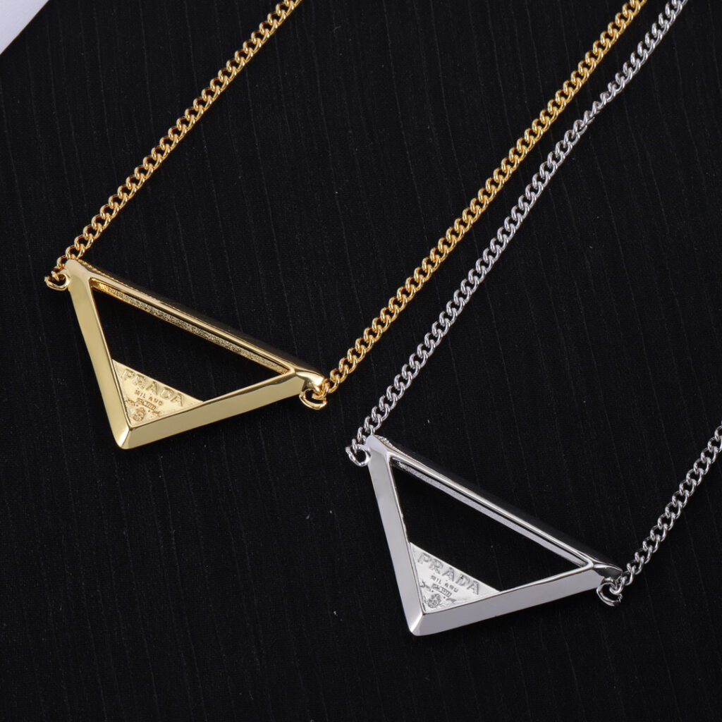 プラダ「Prada」Eternal Gold 18Kゴールドネックレス