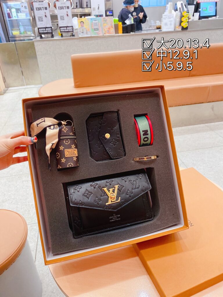 「ルイ・ヴィトン」Louis Vuitton ショルダーバッグ＋財布＋チャーム＋スカーフ＋ブレスレット ギフトセット 限定セール 大人気販売中