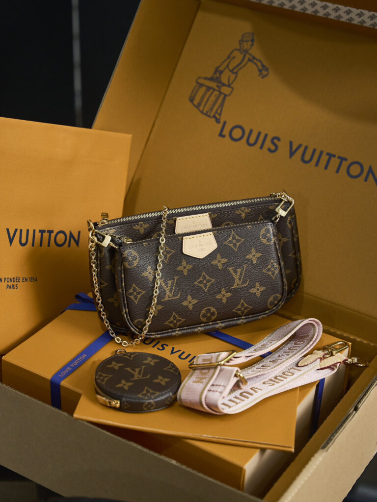 ルイ・ヴィトン「Louis Vuitton」 マルチポシェット アクセソワール モノグラム ポシェット