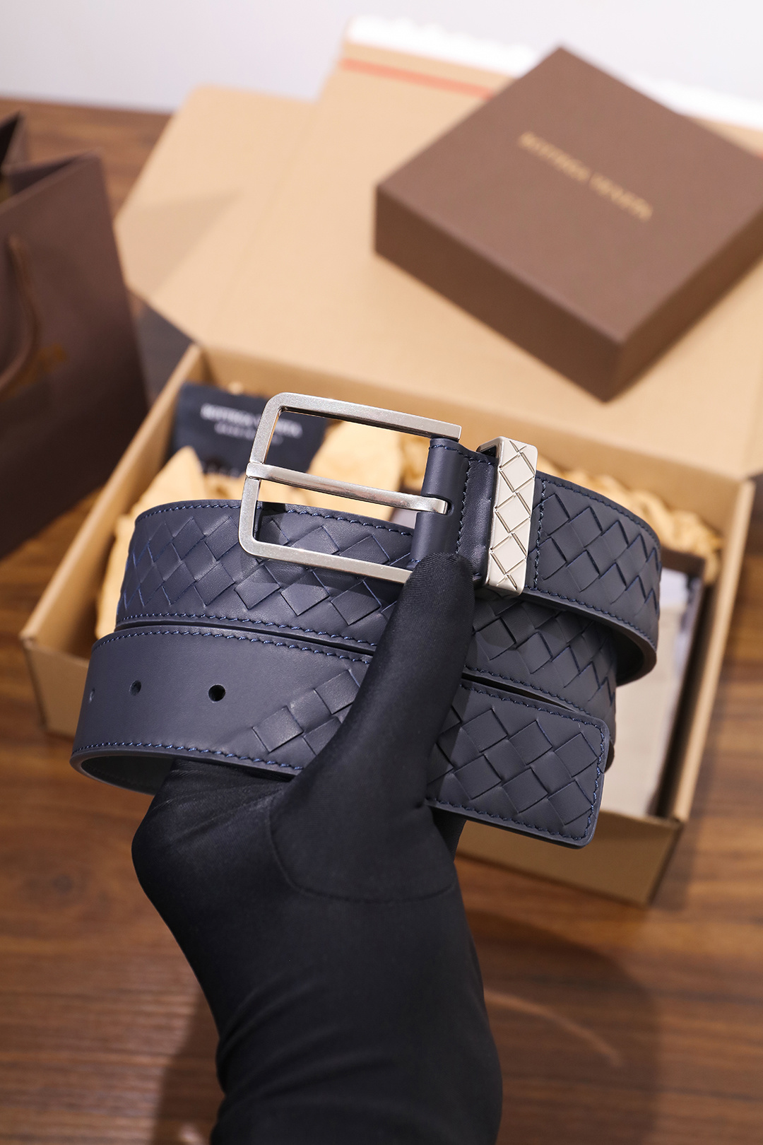 【ブランド品入庫】Bottega Veneta 上質素材ラグジュアリーベルト「全長約 100cm」