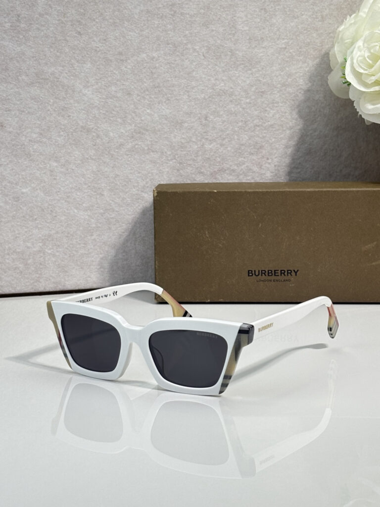【店頭新登場】Burberry ブリティッシュデザインサングラス「アウトドア適合」