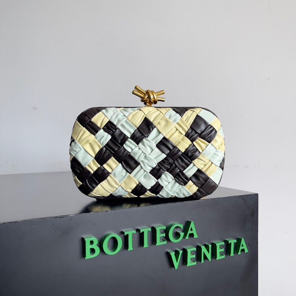 ボッテガ・ヴェネタ「Bottega Veneta」Knot イブニングバッグ クラシックリターン