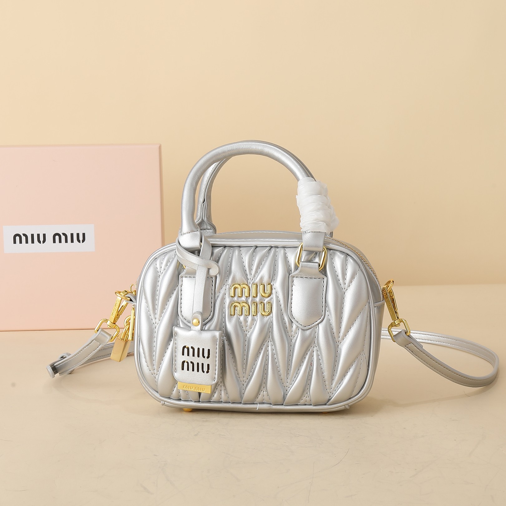 ミュウミュウ アルカディ マテラッセレザー スモールバッグ「Arcadie Bag」