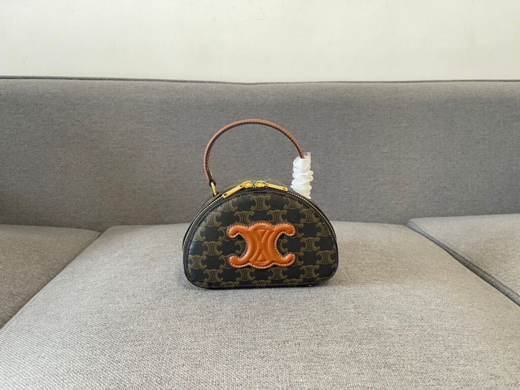セリーヌ「Celine」TRIOMPHE CANVAS ミニ レザー ショルダーバッグ
