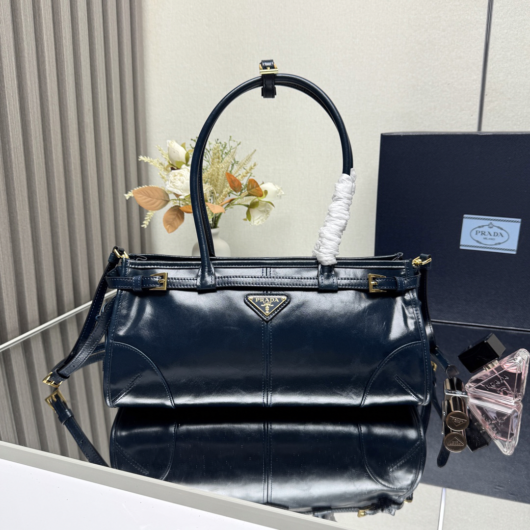 プラダ「Prada」ロングハンドル ショルダーバッグ