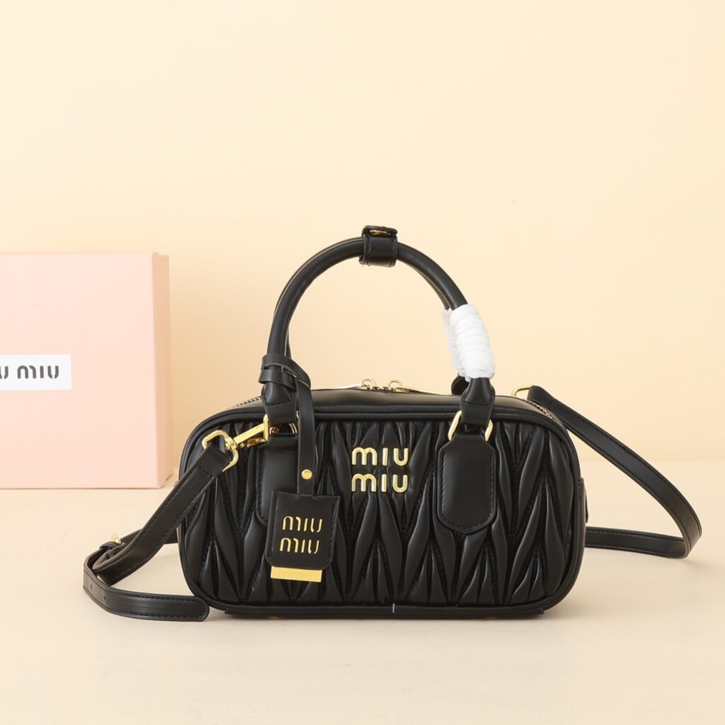 ミュウミュウ アルカディ マテラッセレザー レギュラー/ラージバッグ「Arcadie Bag」