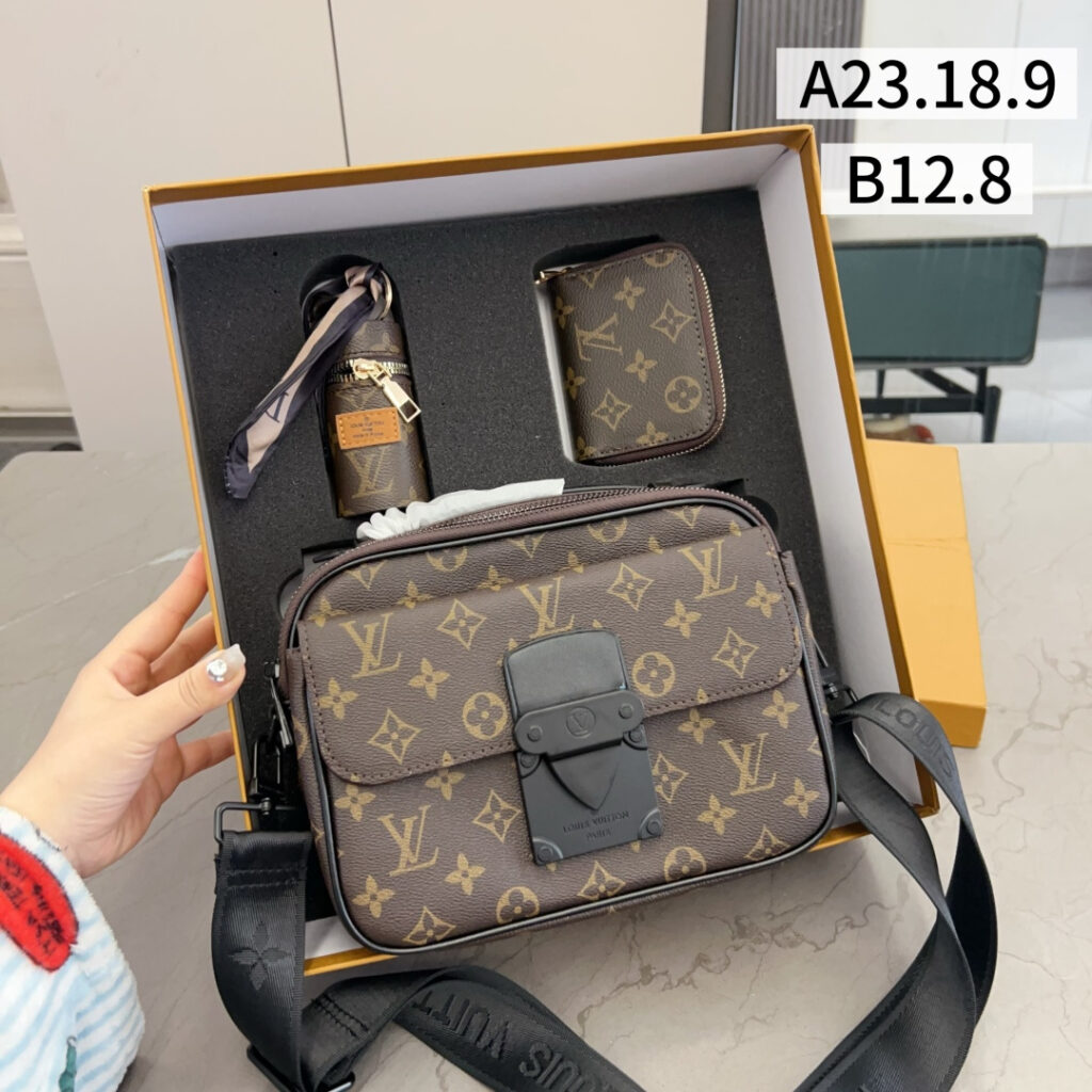 「ルイ・ヴィトン」Louis Vuitton モノグラムメッセンジャーバッグ＋財布＋チャーム ギフトセット 限定セール 大人気販売中