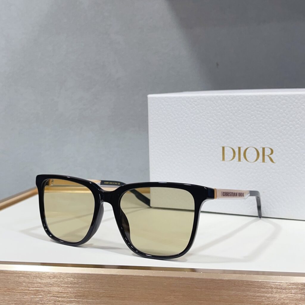 【注目新入荷】Dior フランス仕立てサングラス「ドライブ最適」