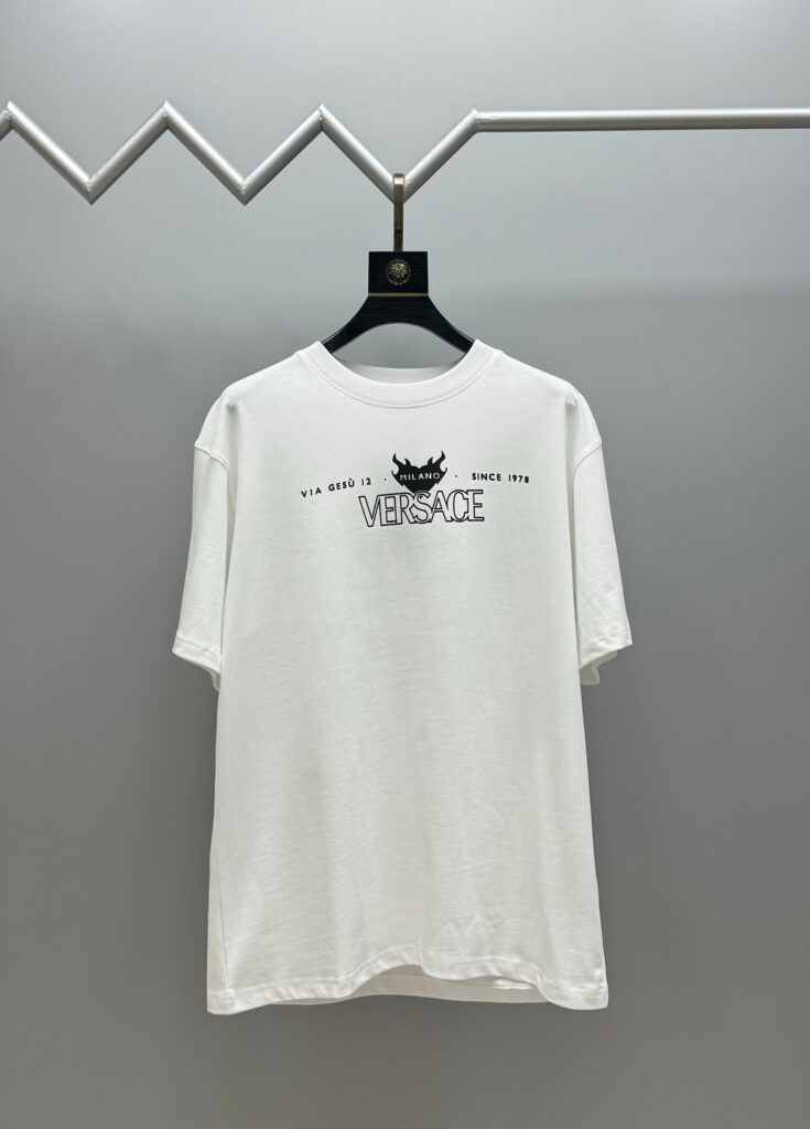 ヴェルサーチ Versace VERSA ロゴプリントTシャツ（ユニセックス）