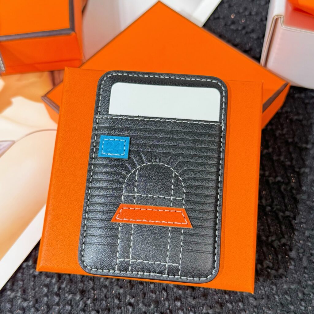 【限定新入荷】エルメス Cheval MagSafe 本革カードケース「12 シリーズ以降全 iPhone 対応」