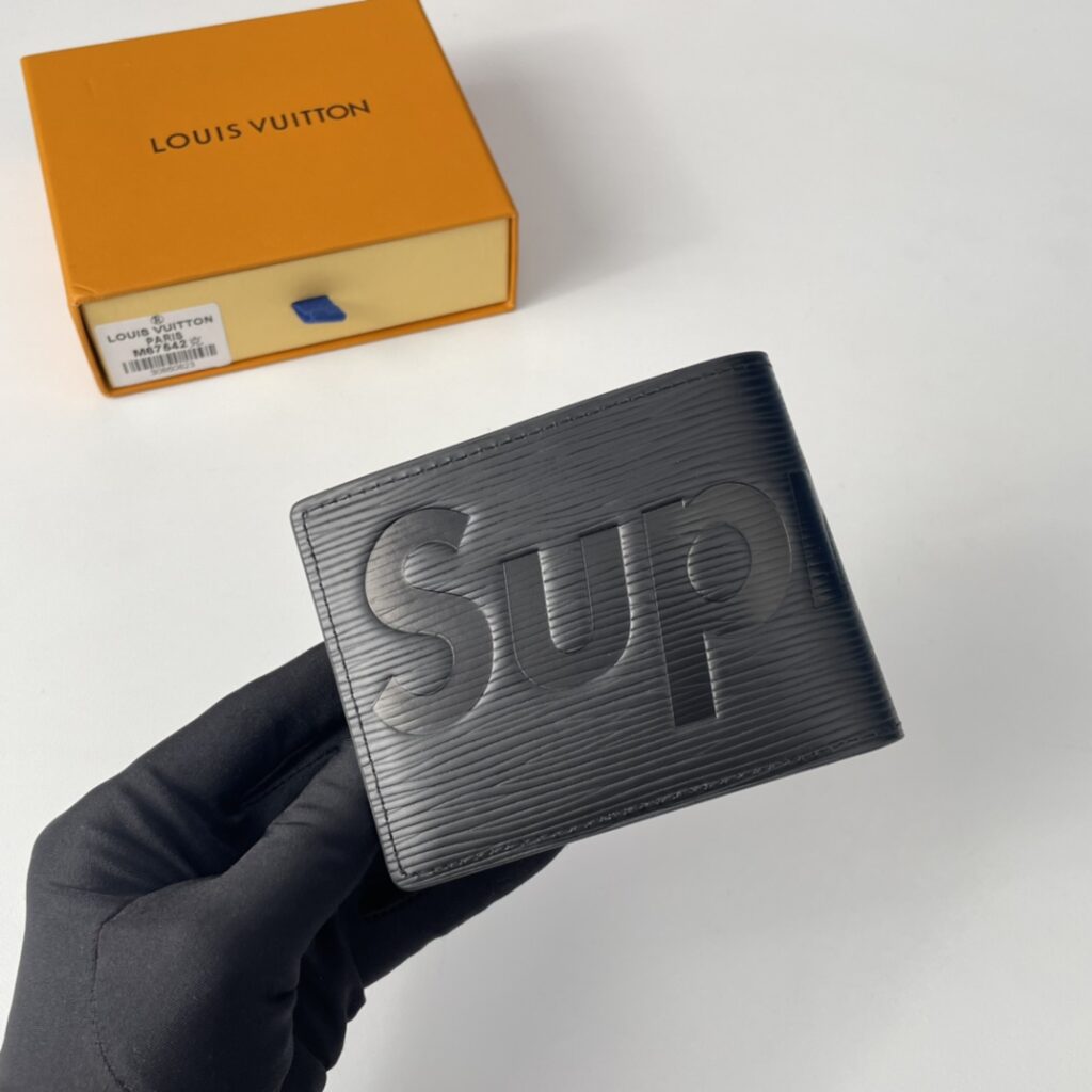 ルイ・ヴィトン「LV x Supreme」コラボ ポルトフォイユ･ミュルティプル