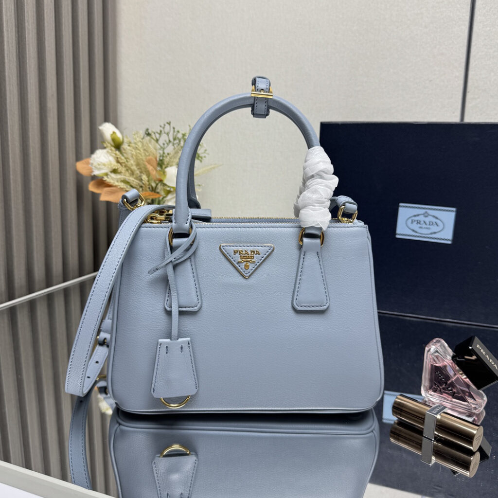 プラダ「Prada」ガレリア シリーズ ショルダーバッグ
