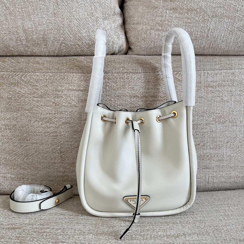 プラダ「Prada」ダーリン レザー トートバッグ