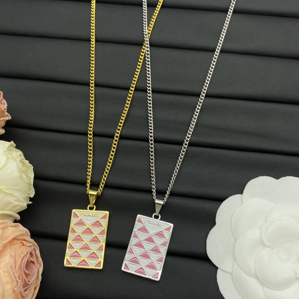 プラダ「Prada」Symbole シルバーネックレス