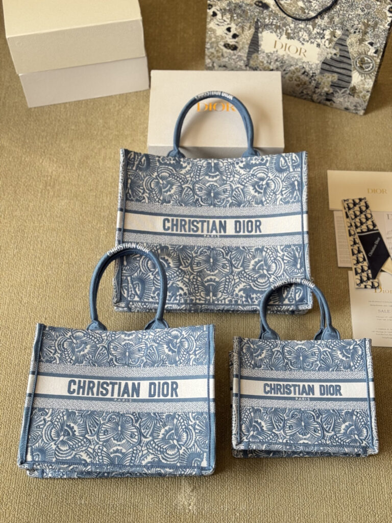 ディオール「Dior」Book Tote バッグ スモール、ミディアム、ラージの3つのサイズ