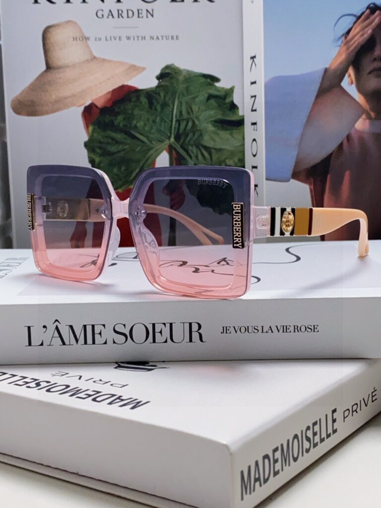 【店頭新登場】Burberry ブリティッシュデザインサングラス「アウトドア適合」