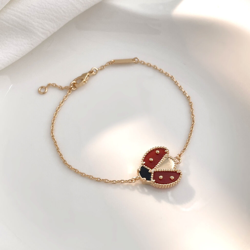 ヴァン クリーフ&アーペル「Van Cleef & Arpels」 Lucky Spring® Coccinelle シングルチャーム ブレスレット18.5cm