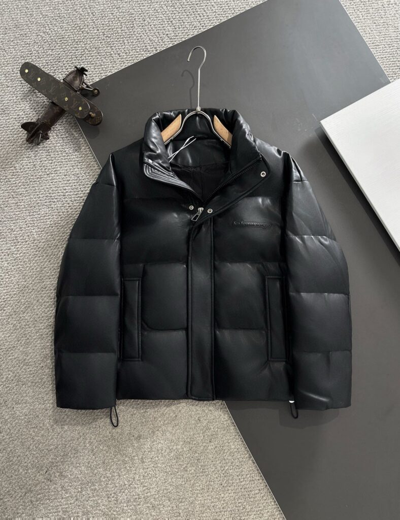 バレンシアガ「Balenciaga」‌秋冬 バーチカルネックダウンジャケット