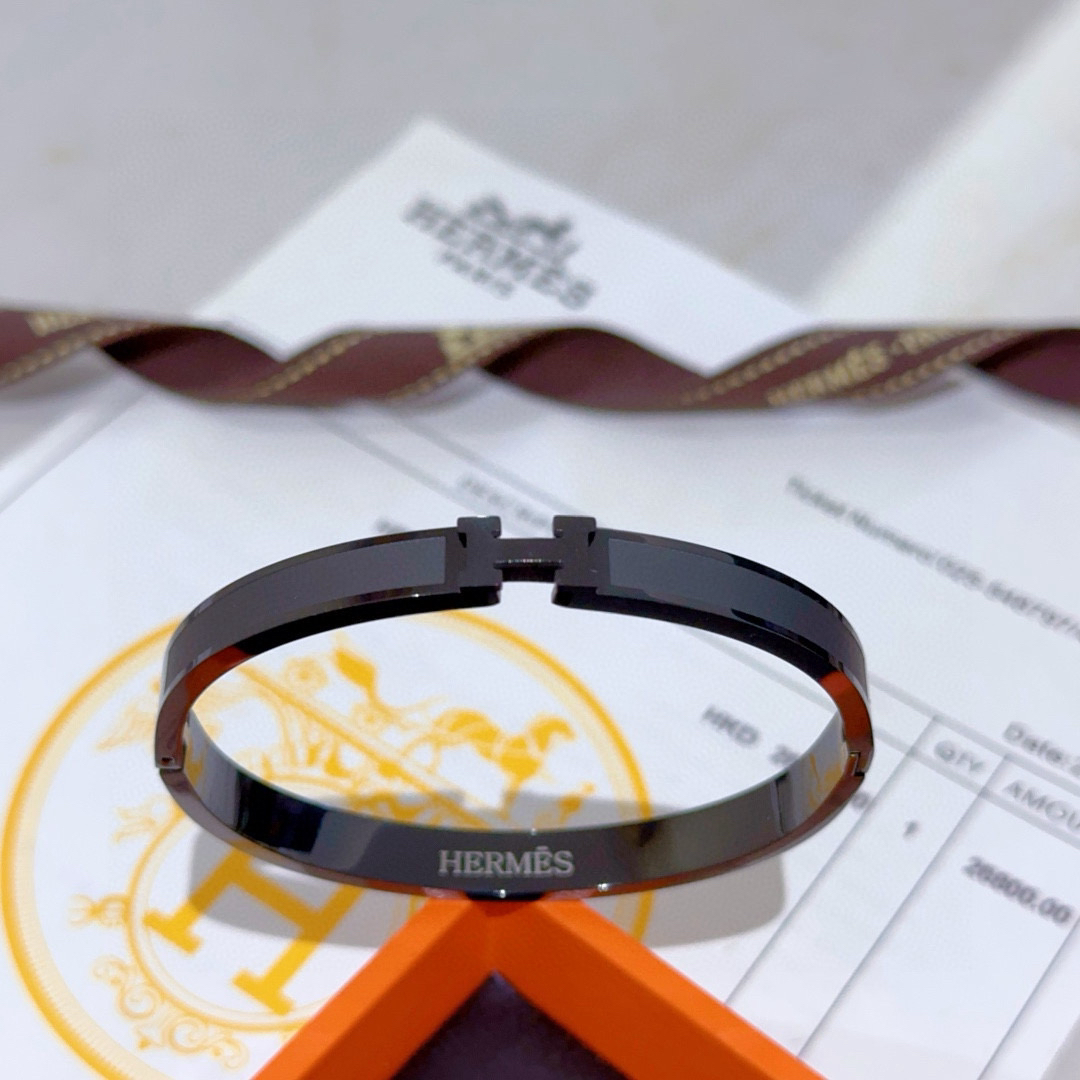 エルメス ブランドの象徴的なブレスレット